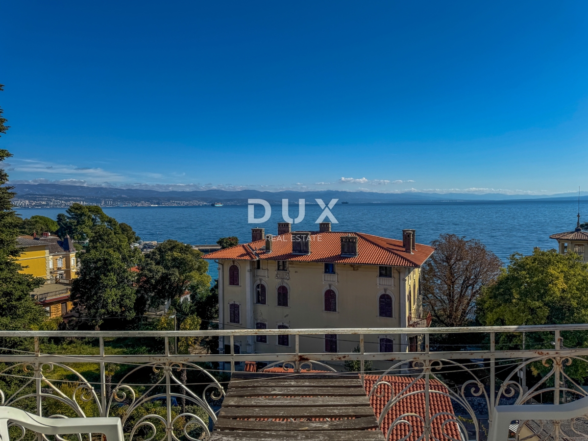 ABBAZIA, LOVRAN - meravigliosa opportunità di acquistare un appartamento storico in una villa, seconda fila al mare, terrazza e vista