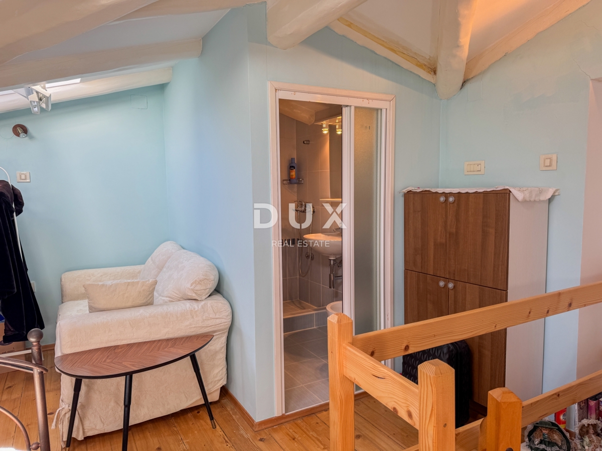 ABBAZIA, LOVRAN - meravigliosa opportunità di acquistare un appartamento storico in una villa, seconda fila al mare, terrazza e vista