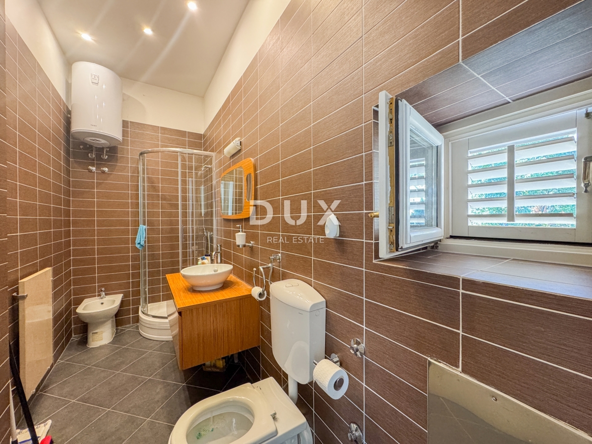 ABBAZIA, LOVRAN - meravigliosa opportunità di acquistare un appartamento storico in una villa, seconda fila al mare, terrazza e vista