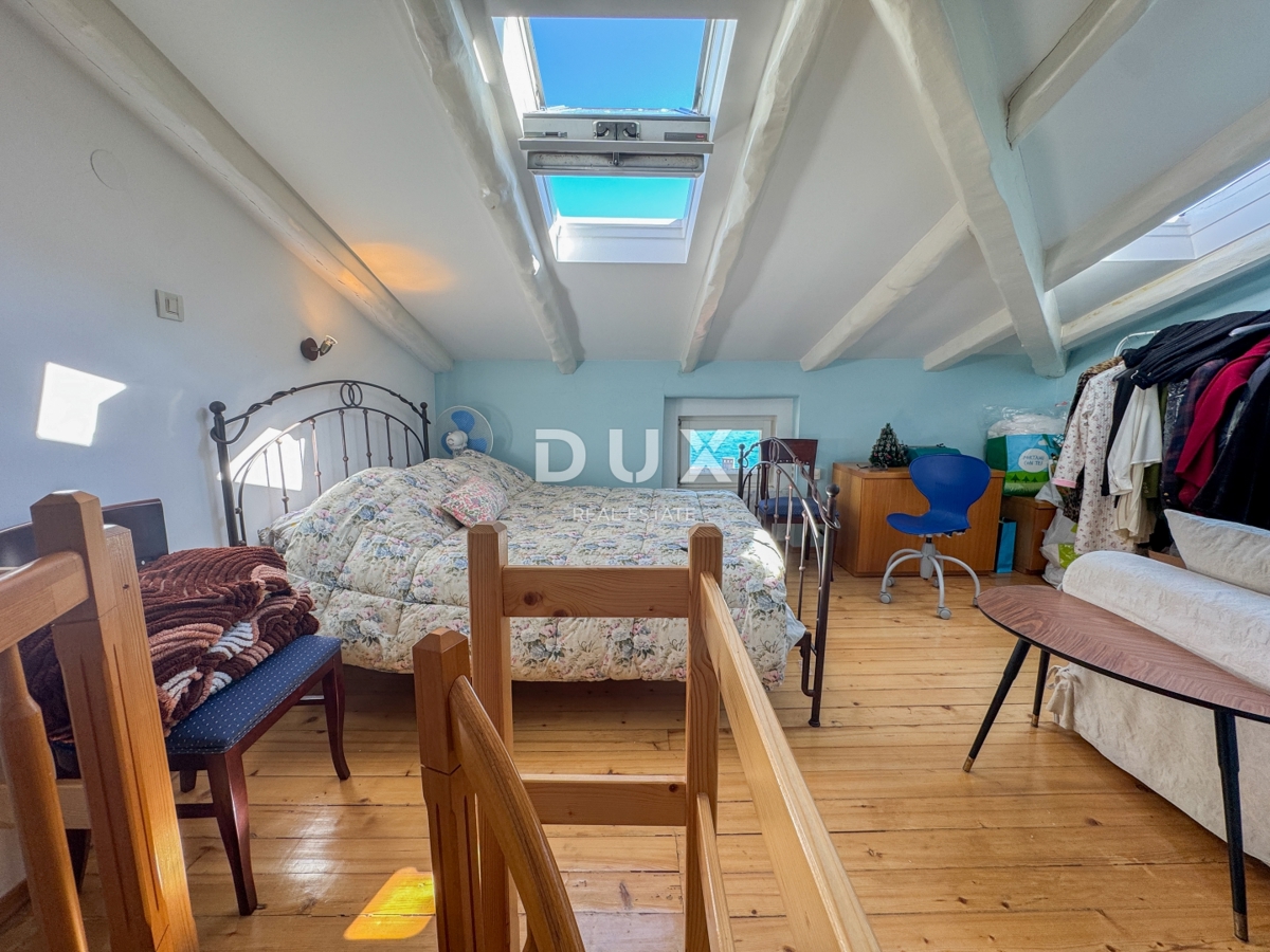 ABBAZIA, LOVRAN - meravigliosa opportunità di acquistare un appartamento storico in una villa, seconda fila al mare, terrazza e vista