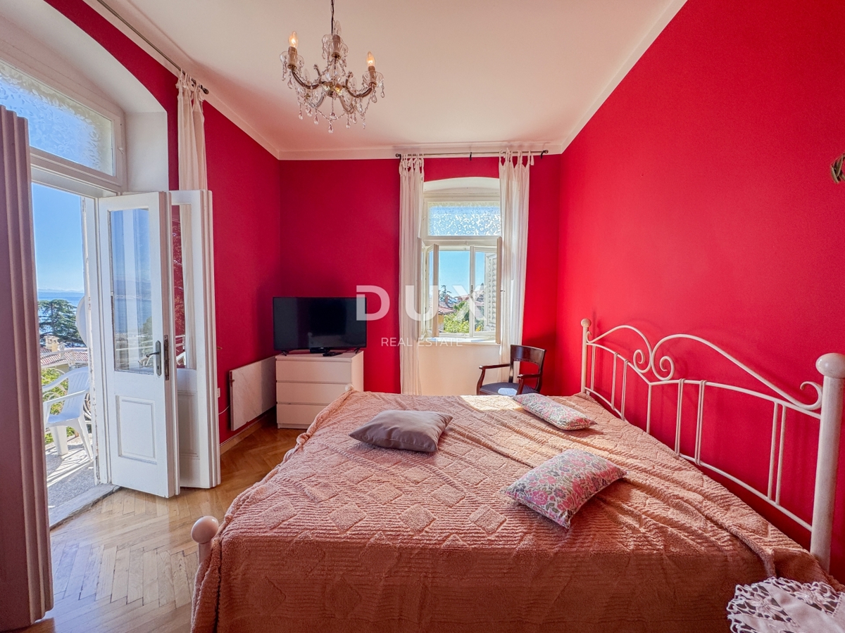 ABBAZIA, LOVRAN - meravigliosa opportunità di acquistare un appartamento storico in una villa, seconda fila al mare, terrazza e vista