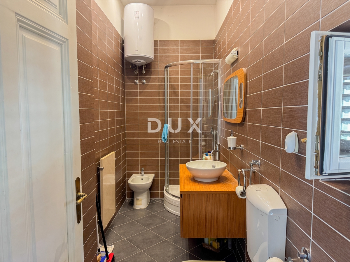 ABBAZIA, LOVRAN - meravigliosa opportunità di acquistare un appartamento storico in una villa, seconda fila al mare, terrazza e vista