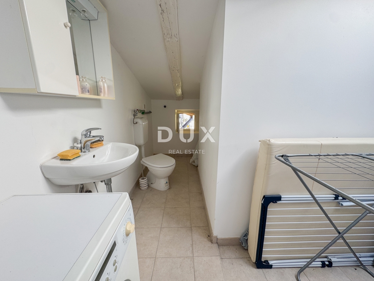 ABBAZIA, LOVRAN - meravigliosa opportunità di acquistare un appartamento storico in una villa, seconda fila al mare, terrazza e vista