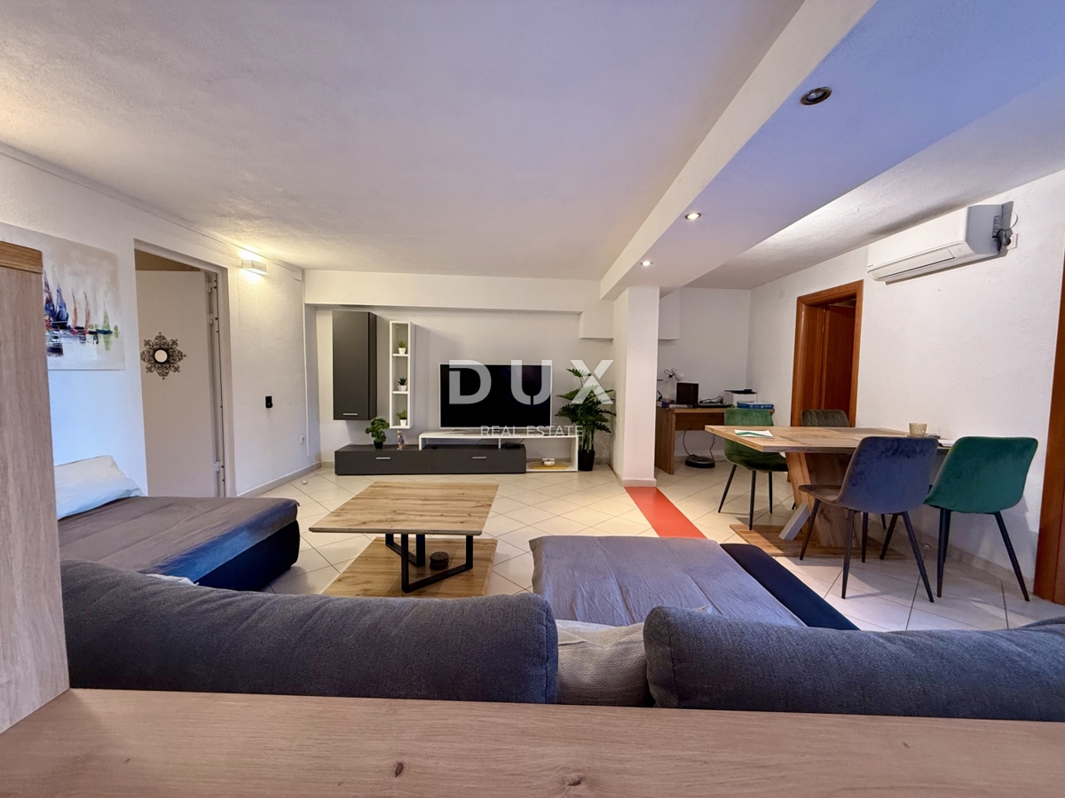 CRIKVENICA, JADRANOVO - 3 CAMERE DA LETTO + SOGGIORNO, 86 m2, TERRAZZA, vicino al mare!