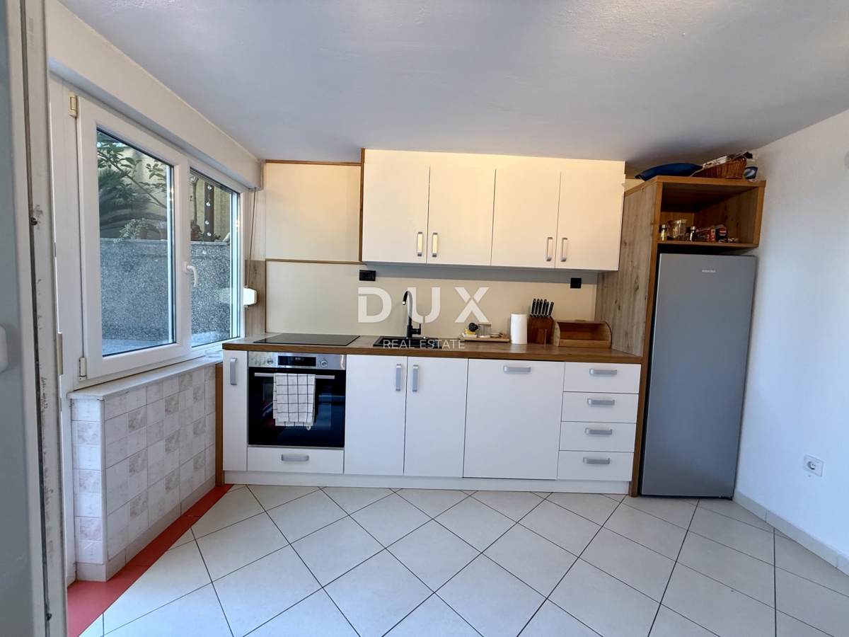 CRIKVENICA, JADRANOVO - 3 CAMERE DA LETTO + SOGGIORNO, 86 m2, TERRAZZA, vicino al mare!