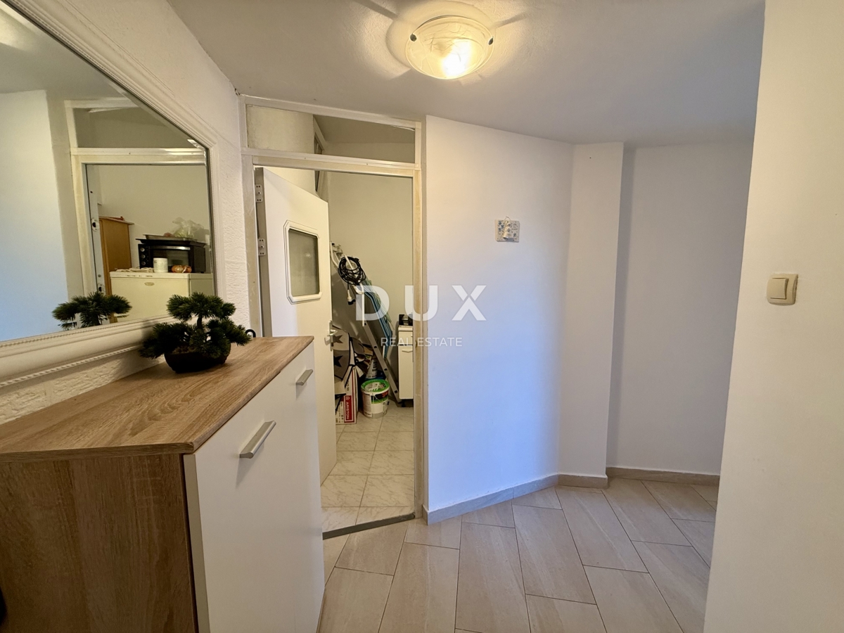 CRIKVENICA, JADRANOVO - 3 CAMERE DA LETTO + SOGGIORNO, 86 m2, TERRAZZA, vicino al mare!