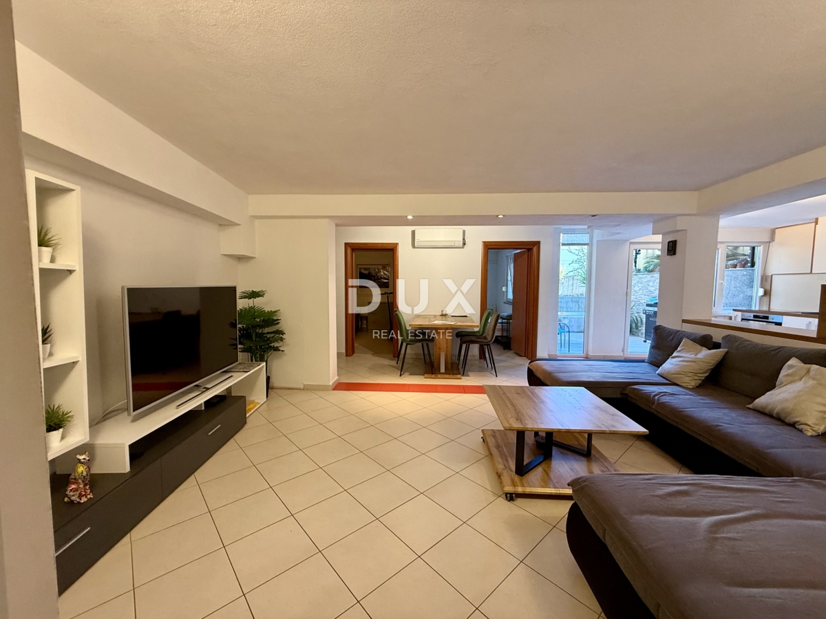 CRIKVENICA, JADRANOVO - 3 CAMERE DA LETTO + SOGGIORNO, 86 m2, TERRAZZA, vicino al mare!