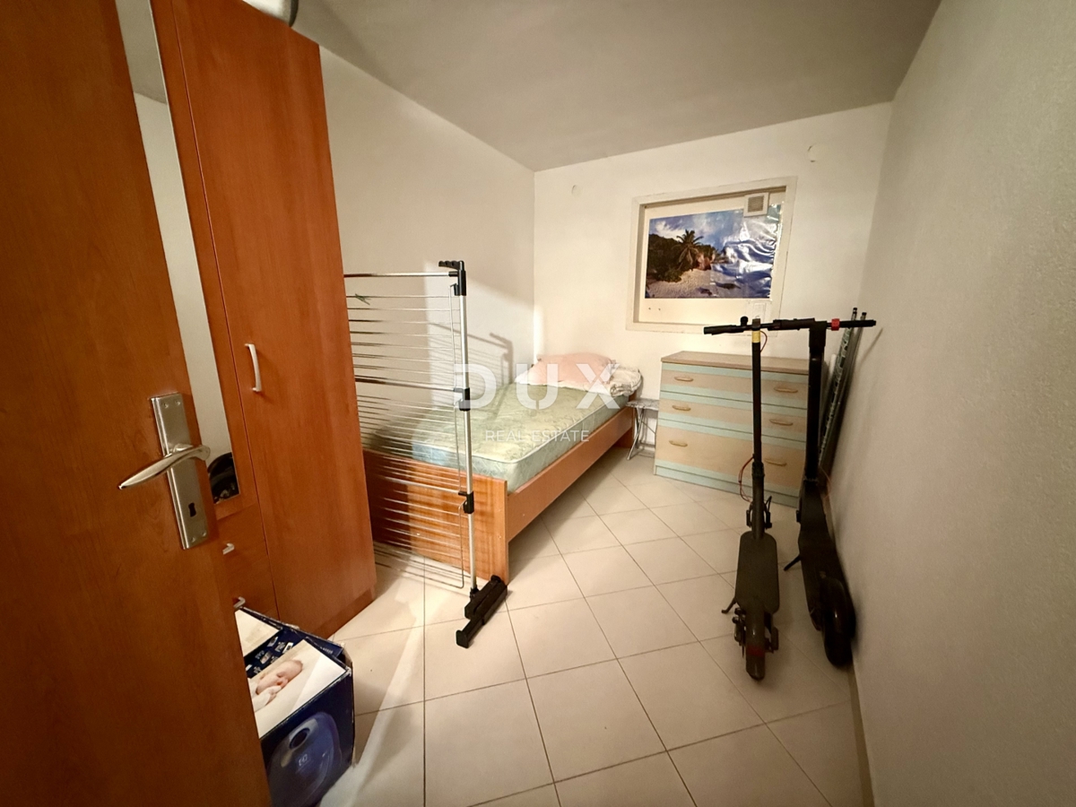 CRIKVENICA, JADRANOVO - 3 CAMERE DA LETTO + SOGGIORNO, 86 m2, TERRAZZA, vicino al mare!