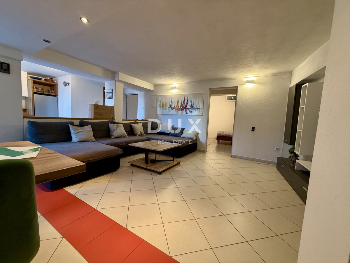 CRIKVENICA, JADRANOVO - 3 CAMERE DA LETTO + SOGGIORNO, 86 m2, TERRAZZA, vicino al mare!