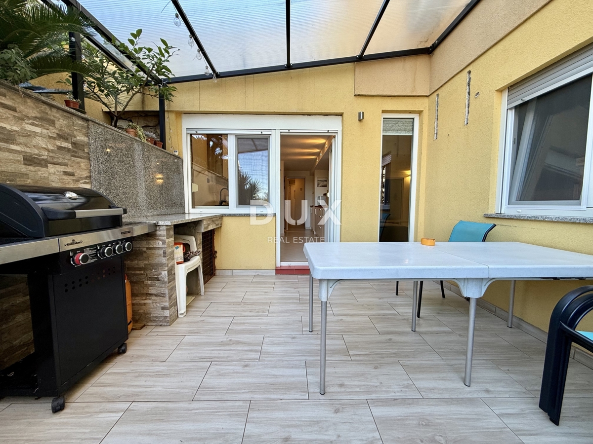 CRIKVENICA, JADRANOVO - 3 CAMERE DA LETTO + SOGGIORNO, 86 m2, TERRAZZA, vicino al mare!