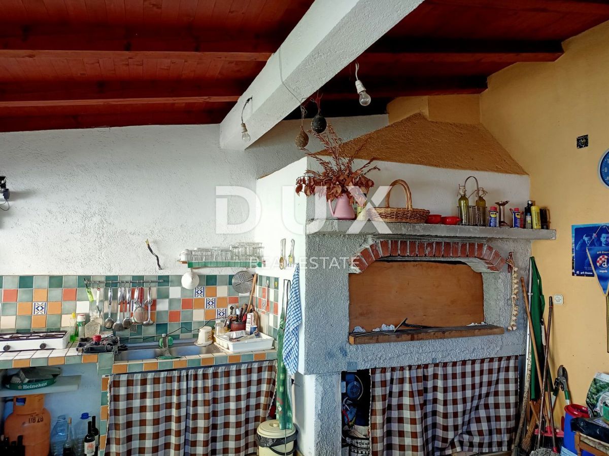 PAKOŠTANE - Spaziosa casa con tre appartamenti