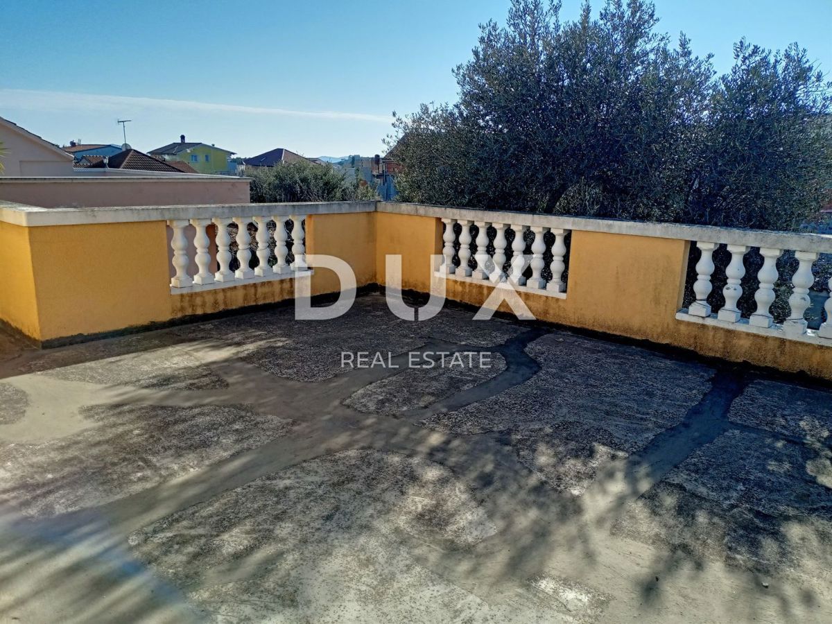 PAKOŠTANE - Spaziosa casa con tre appartamenti