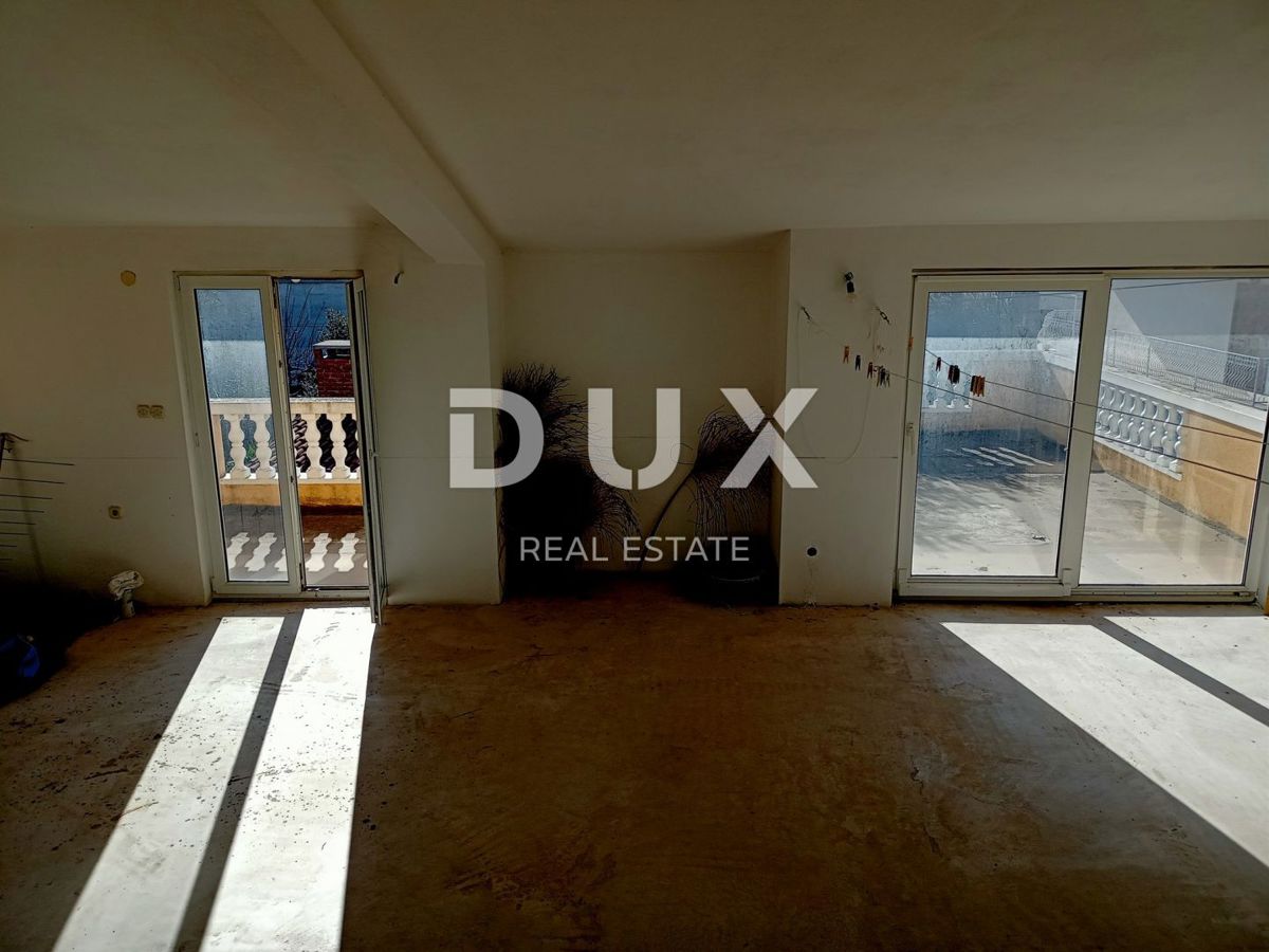 PAKOŠTANE - Spaziosa casa con tre appartamenti