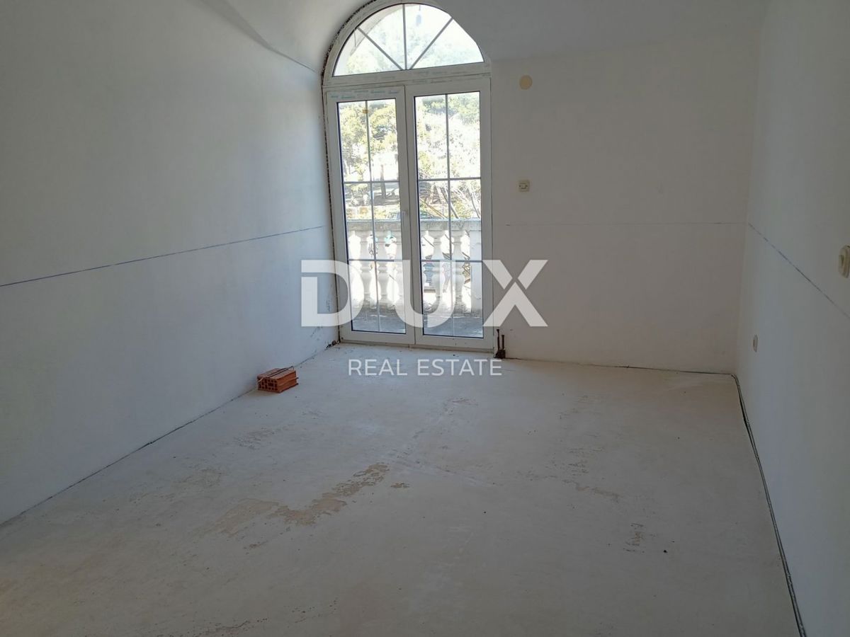 PAKOŠTANE - Spaziosa casa con tre appartamenti