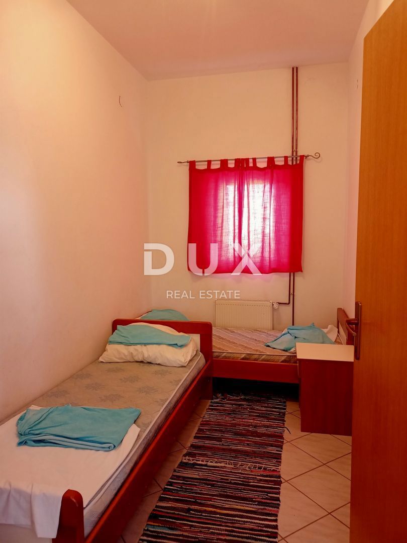 PAKOŠTANE - Spaziosa casa con tre appartamenti