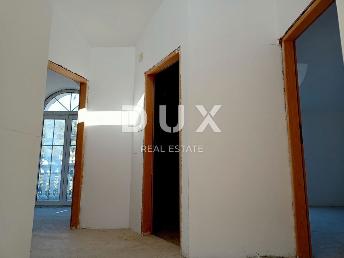 PAKOŠTANE - Spaziosa casa con tre appartamenti