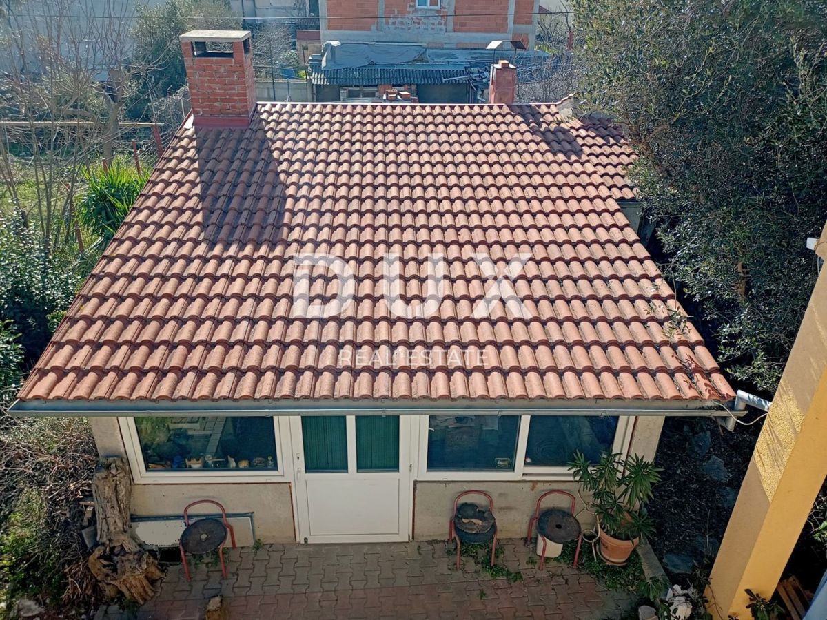 PAKOŠTANE - Spaziosa casa con tre appartamenti