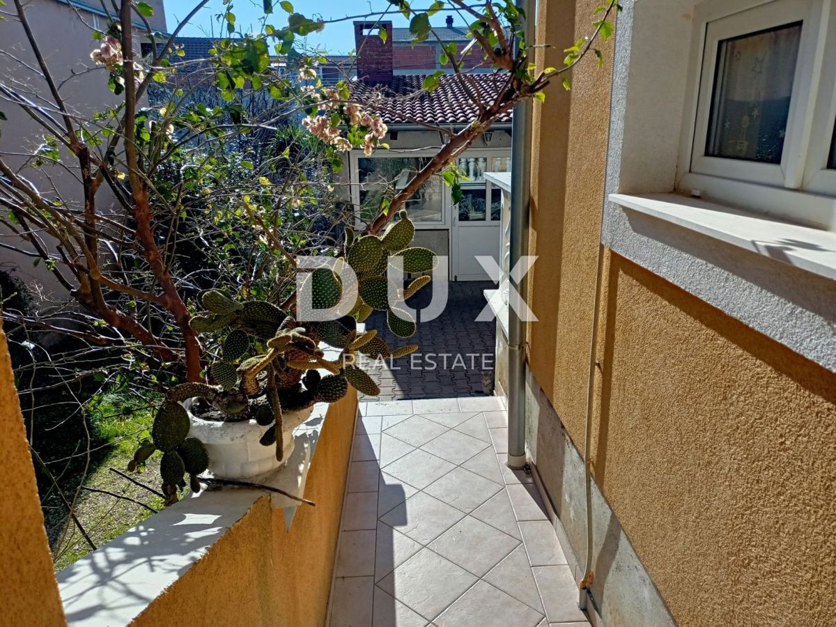 PAKOŠTANE - Spaziosa casa con tre appartamenti