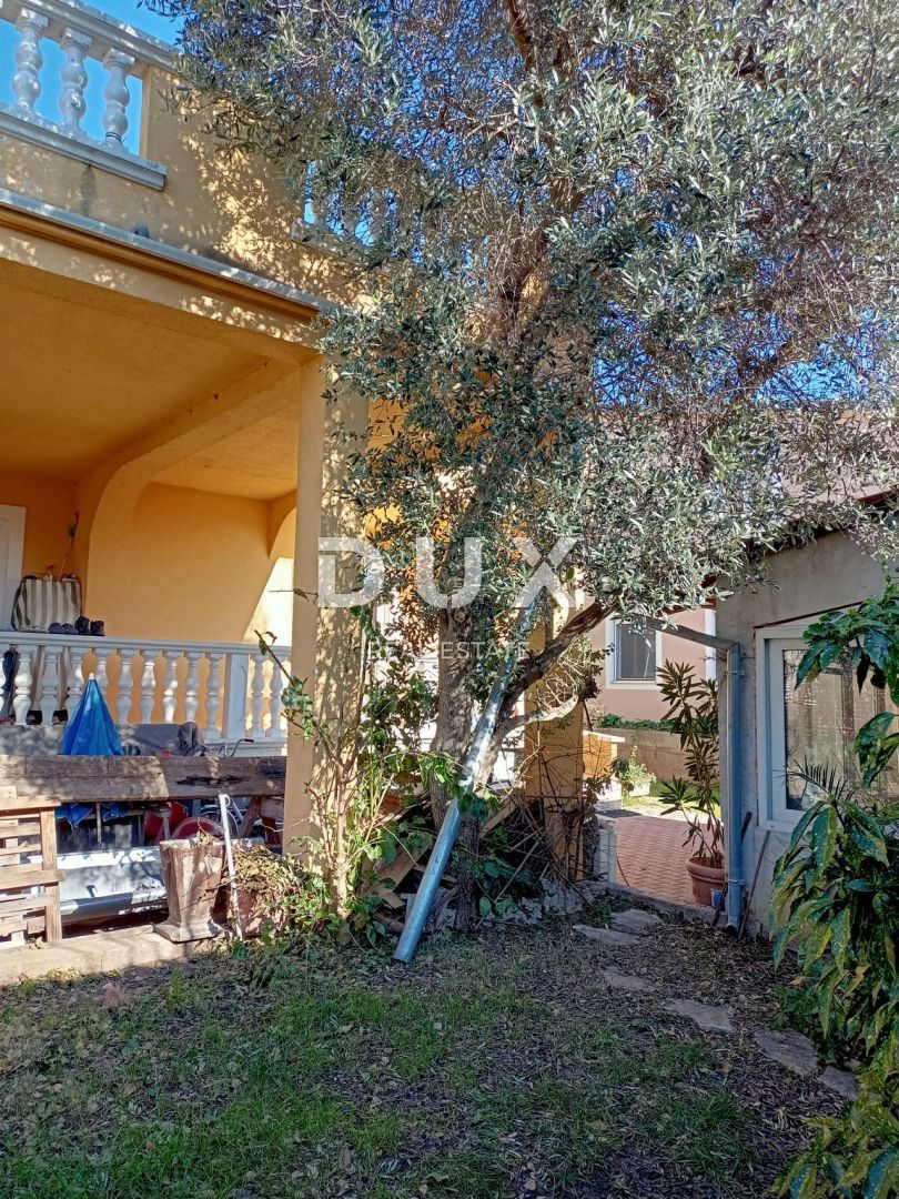 PAKOŠTANE - Spaziosa casa con tre appartamenti