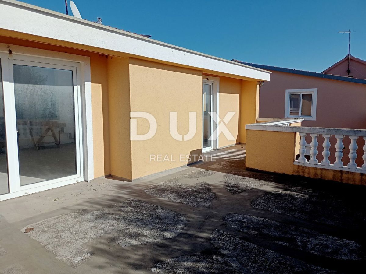 PAKOŠTANE - Spaziosa casa con tre appartamenti