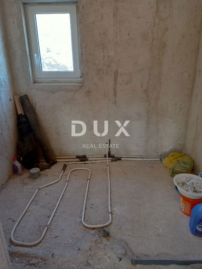 PAKOŠTANE - Spaziosa casa con tre appartamenti