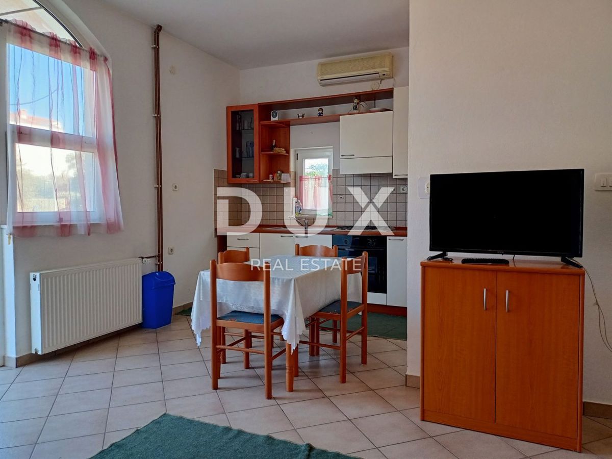 PAKOŠTANE - Spaziosa casa con tre appartamenti