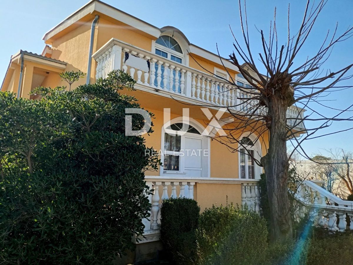 PAKOŠTANE - Spaziosa casa con tre appartamenti