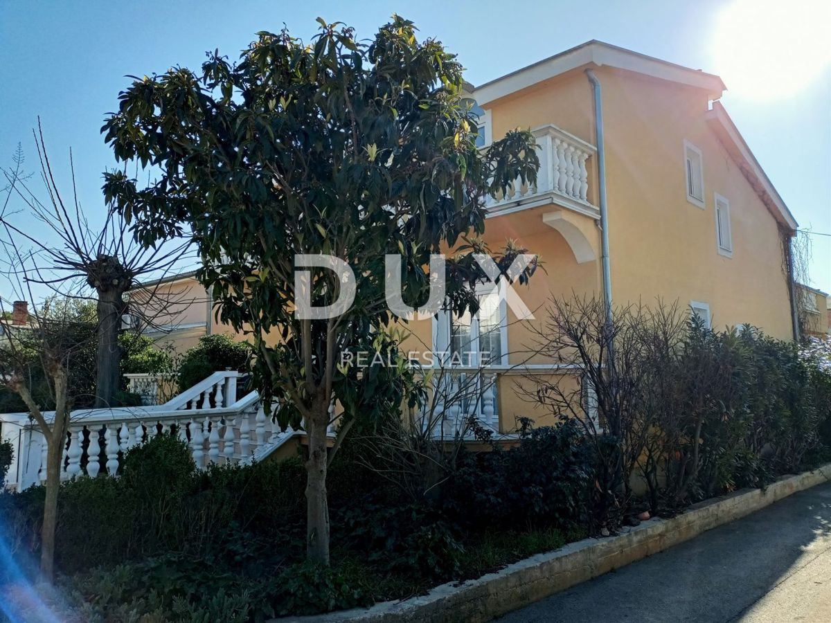 PAKOŠTANE - Spaziosa casa con tre appartamenti