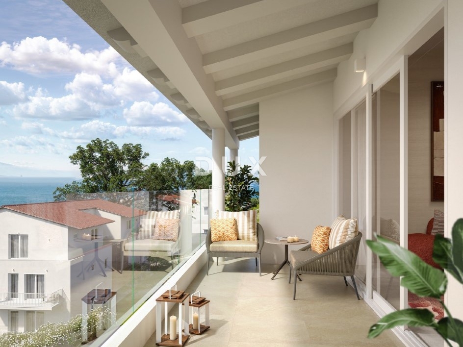 NOVI VINODOLSKI - attico prima fila al mare con servizi alberghieri