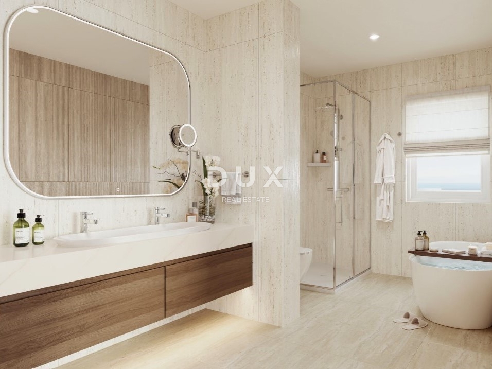 NOVI VINODOLSKI - attico prima fila al mare con servizi alberghieri