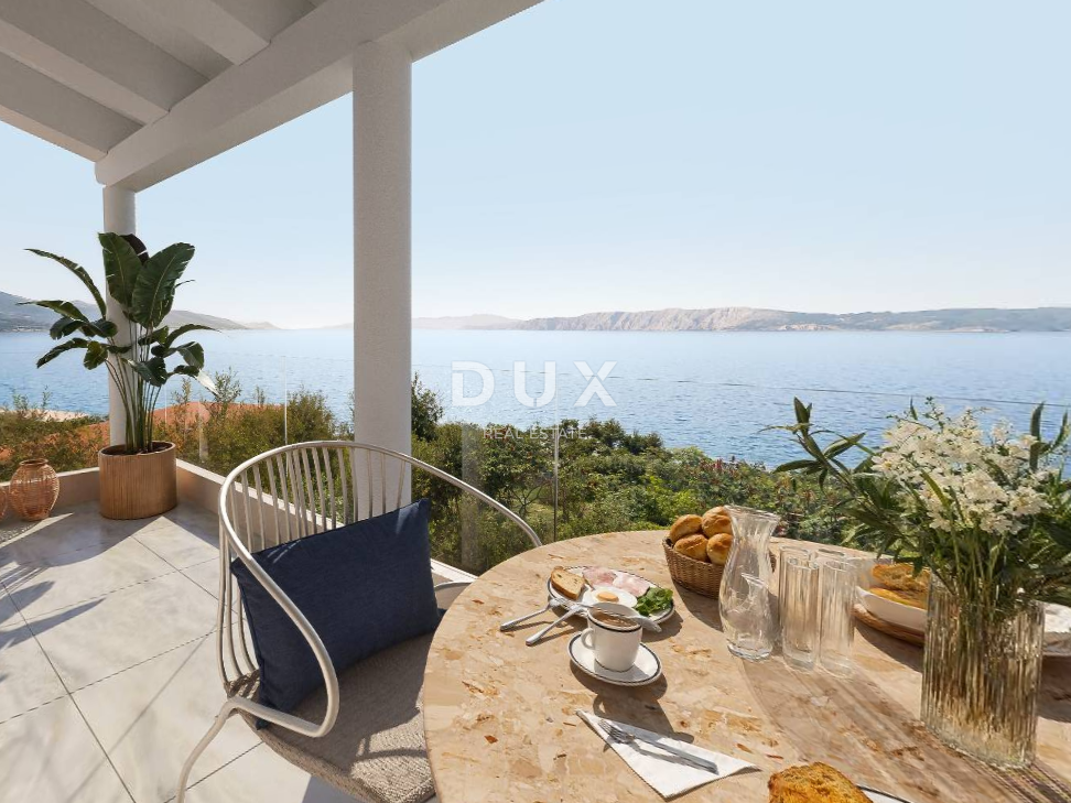 NOVI VINODOLSKI - Attico prima fila al mare con servizi alberghieri