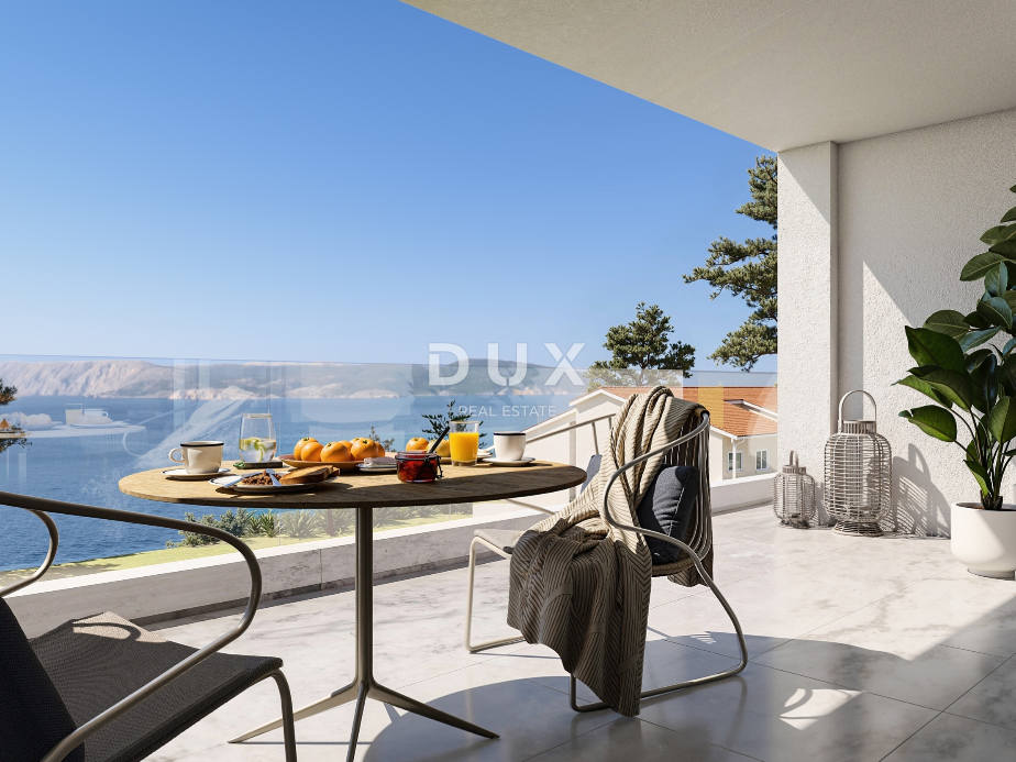 NOVI VINODOLSKI - Attico prima fila al mare con servizi alberghieri