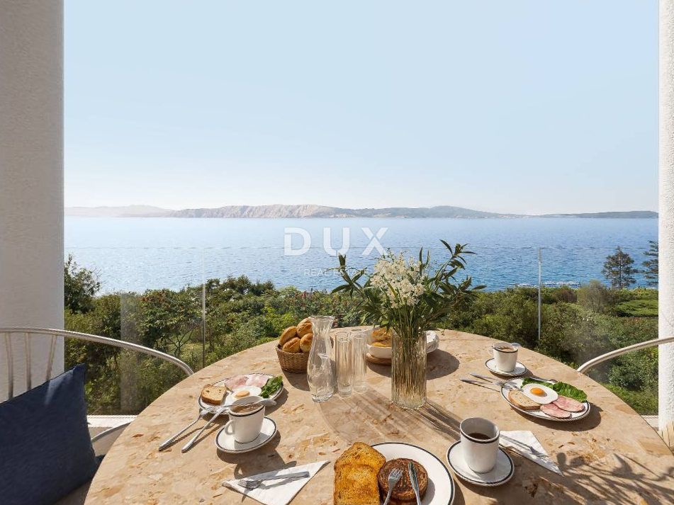 NOVI VINODOLSKI - Attico prima fila al mare con servizi alberghieri