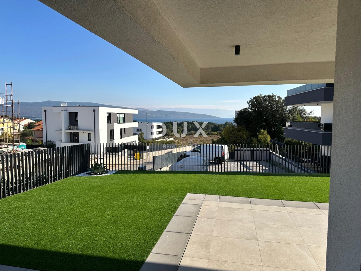 CITTÀ DI KRK, CENTRO - Attico a due piani con piscina e vista panoramica