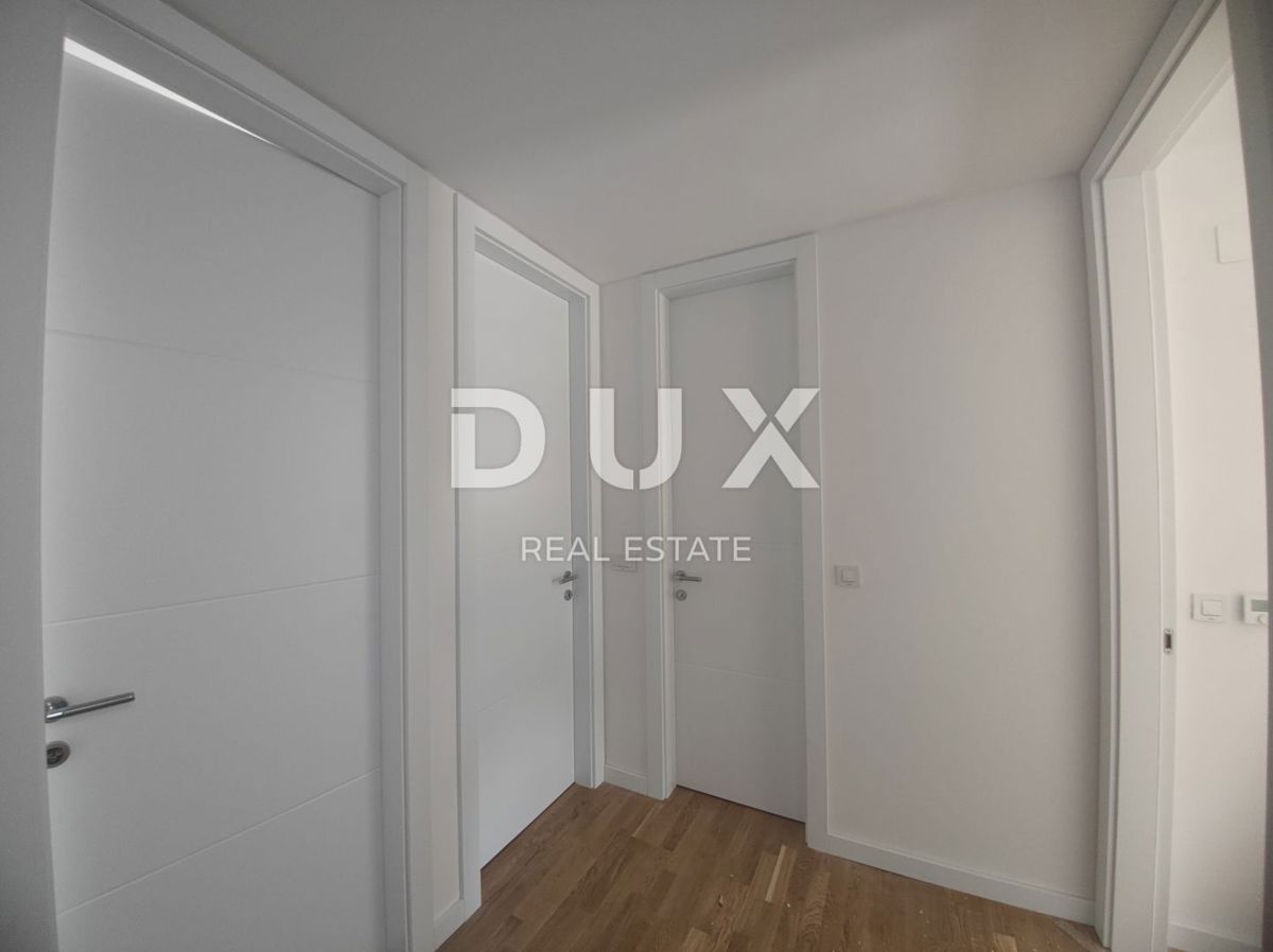 CITTÀ DI KRK, CENTRO - Attico a due piani con piscina e vista panoramica