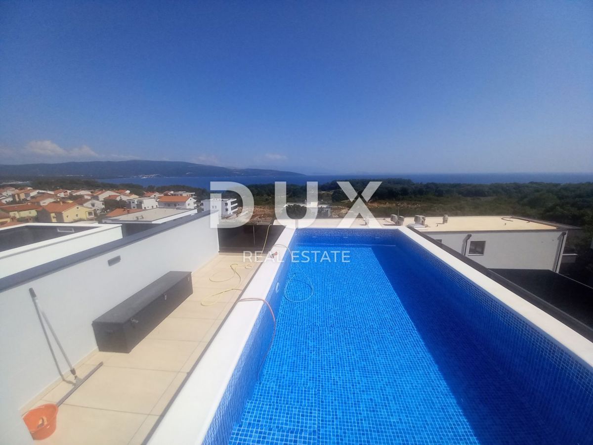 CITTÀ DI KRK, CENTRO - Attico a due piani con piscina e vista panoramica