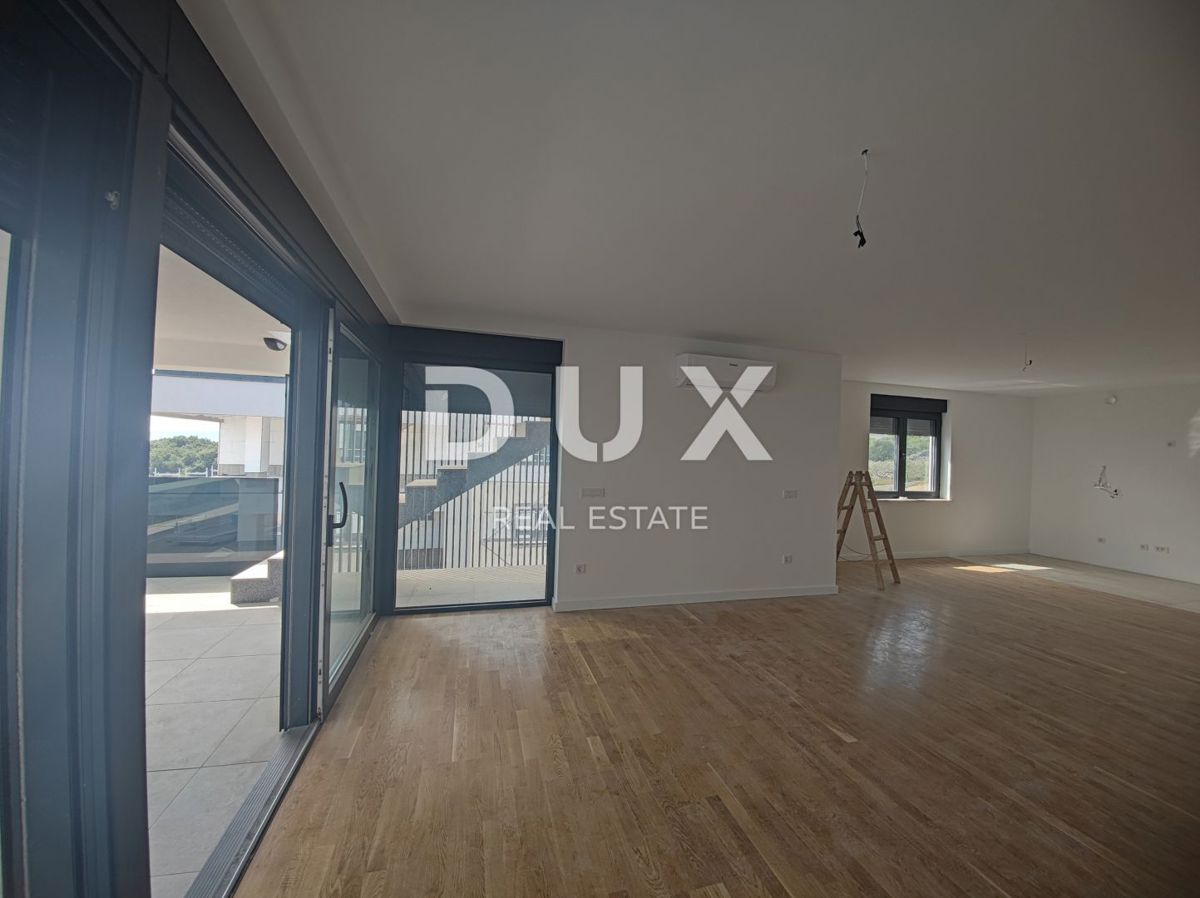 CITTÀ DI KRK, CENTRO - Attico a due piani con piscina e vista panoramica