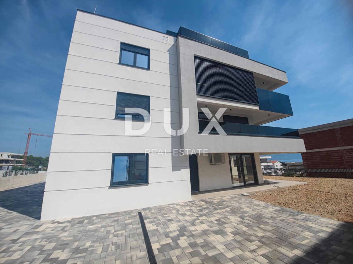 CITTÀ DI KRK, CENTRO - Attico a due piani con piscina e vista panoramica