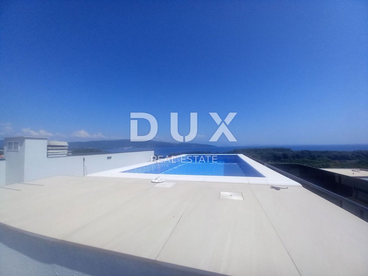 CITTÀ DI KRK, CENTRO - Attico a due piani con piscina e vista panoramica