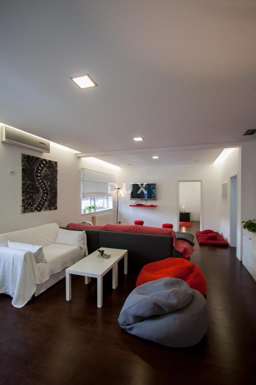 ISTRIA, POLA - Spazioso appartamento pronto per essere abitato vicino al centro