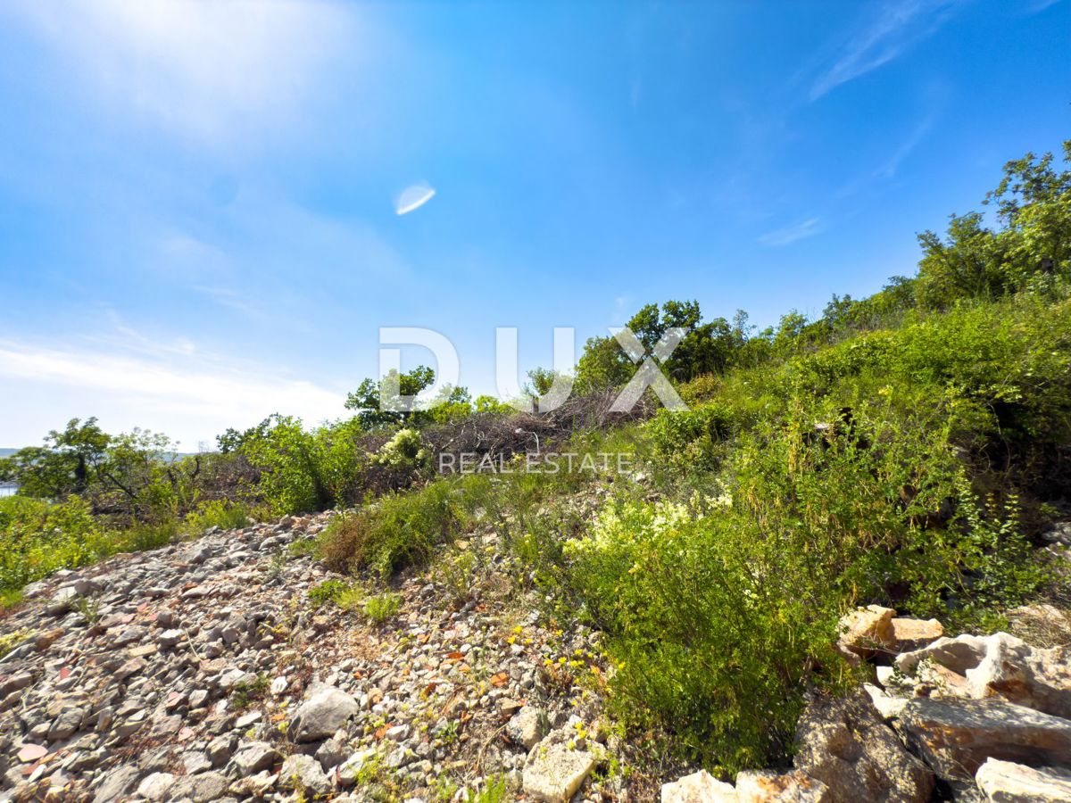 CRIKVENICA, JADRANOVO - VENDITA URGENTE terreno a 200m dal mare con vista panoramica