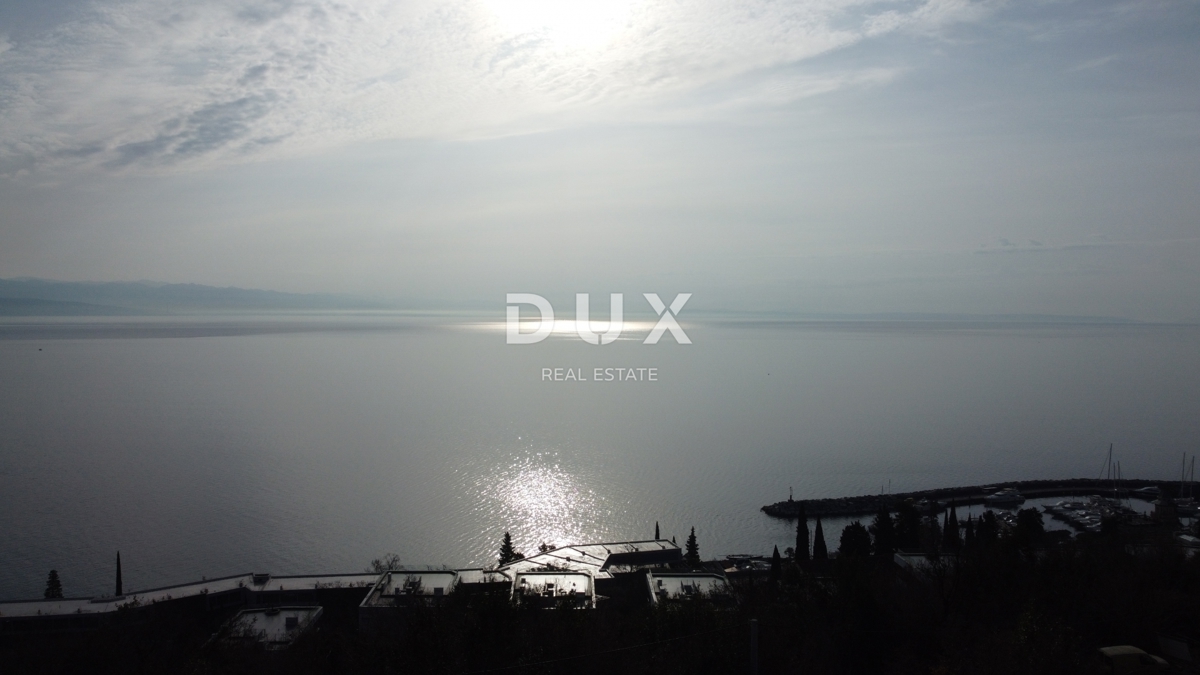 OPATIJA, IČIĆI - Attico con terrazza sul tetto e piscina privata