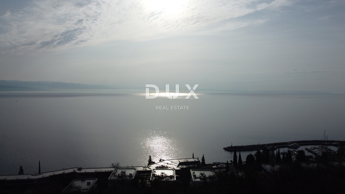 OPATIJA, IČIĆI - Attico con terrazza sul tetto e piscina privata