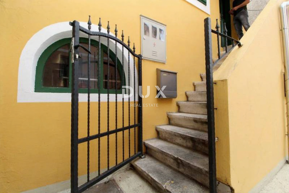 RIJEKA, TRSAT - Posizione eccellente - casa per vivere, lavorare o investire, 80m2