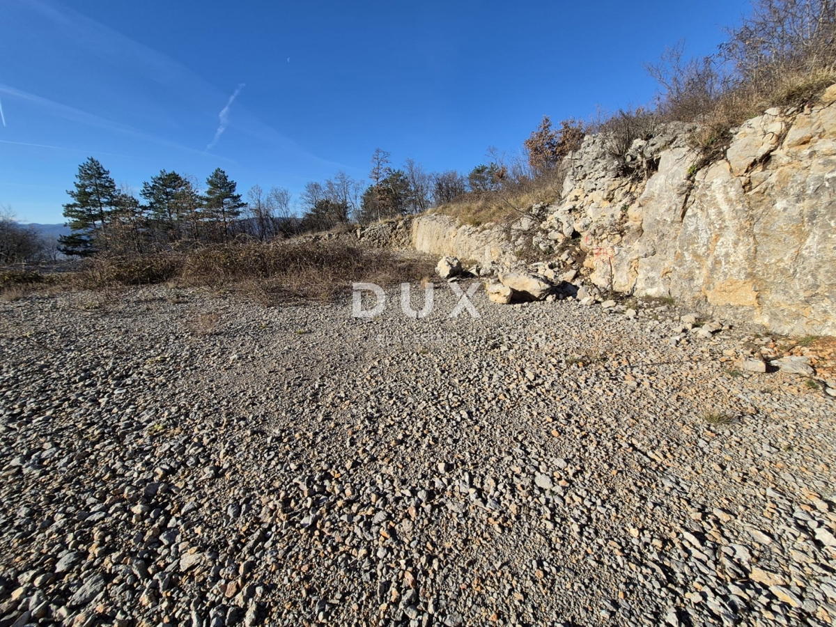 KLANA, ŠKALNICA – Terreno edificabile in ottima posizione. VISTA MARE.