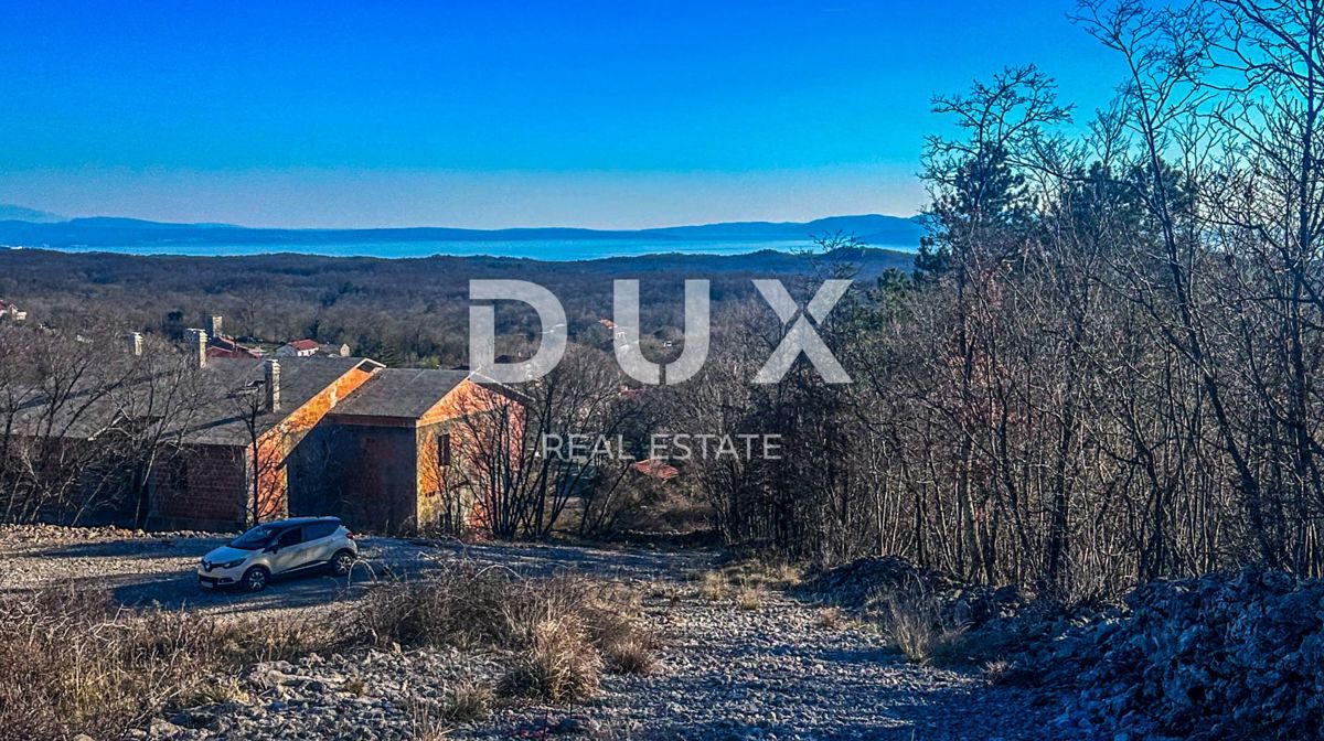 KLANA, ŠKALNICA – Terreno edificabile in ottima posizione. VISTA MARE.