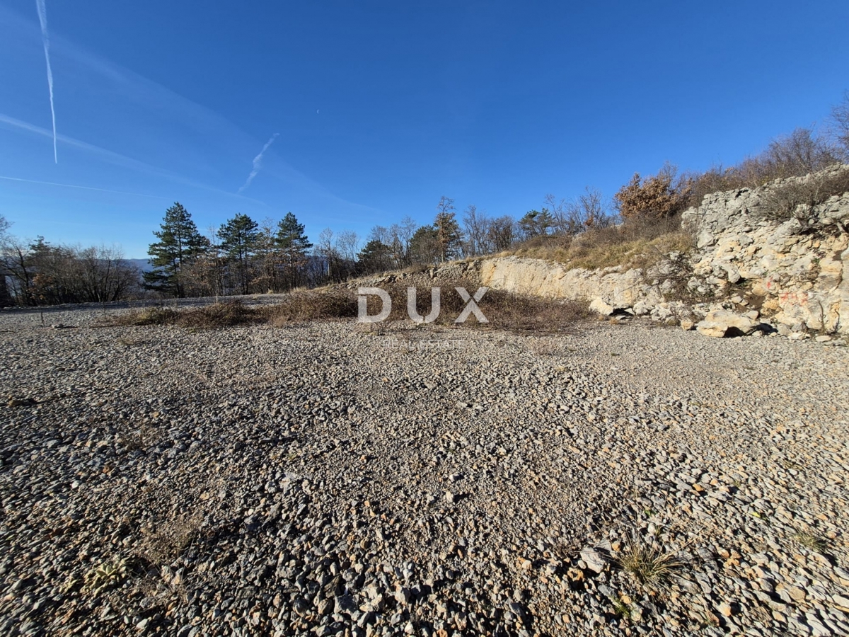 KLANA, ŠKALNICA – Terreno edificabile in ottima posizione. VISTA MARE.