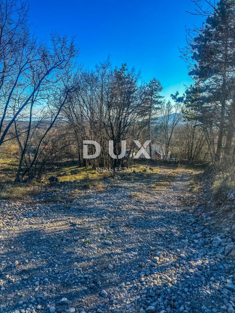 KLANA, ŠKALNICA – Terreno edificabile in ottima posizione. VISTA MARE.