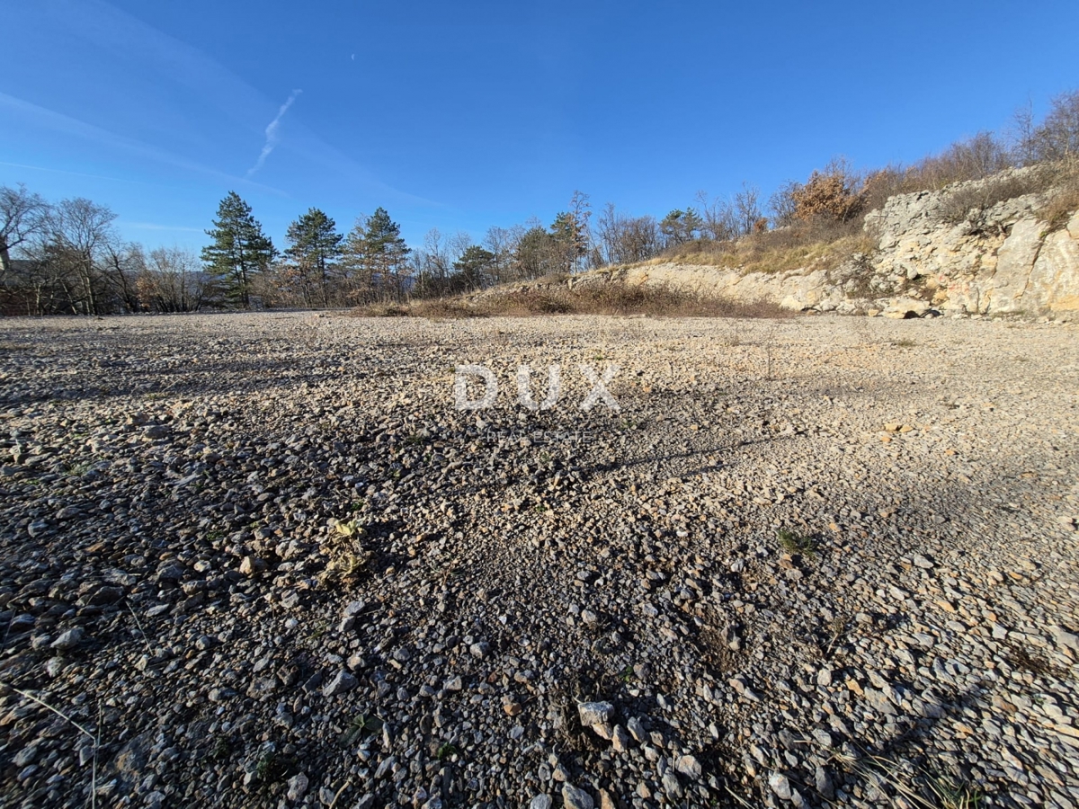 KLANA, ŠKALNICA – Terreno edificabile in ottima posizione. VISTA MARE.