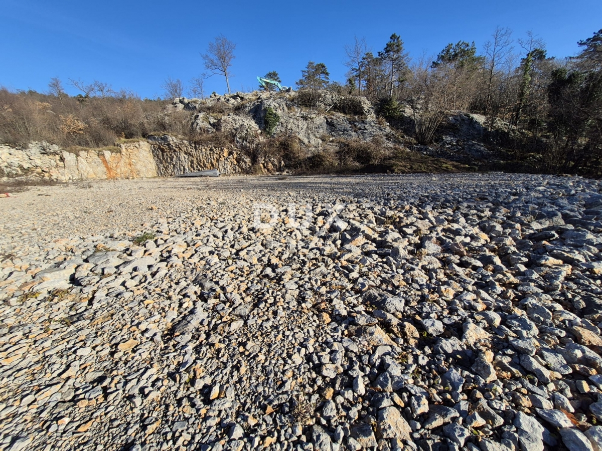 KLANA, ŠKALNICA – Terreno edificabile in ottima posizione. VISTA MARE.